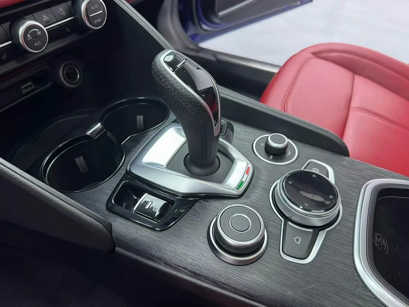Alfa Romeo Giulia 2020 — Photo 2/10