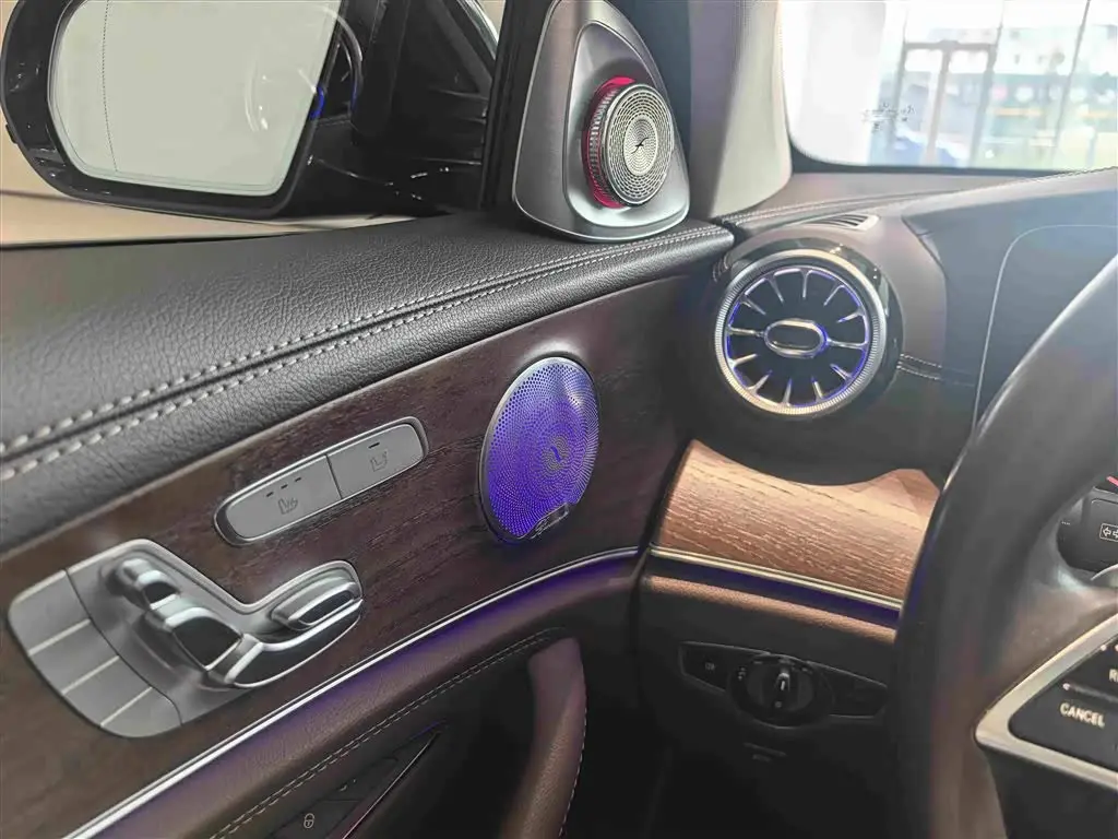 Mercedes-Benz E-Class 2023 — ფოტო 14/20