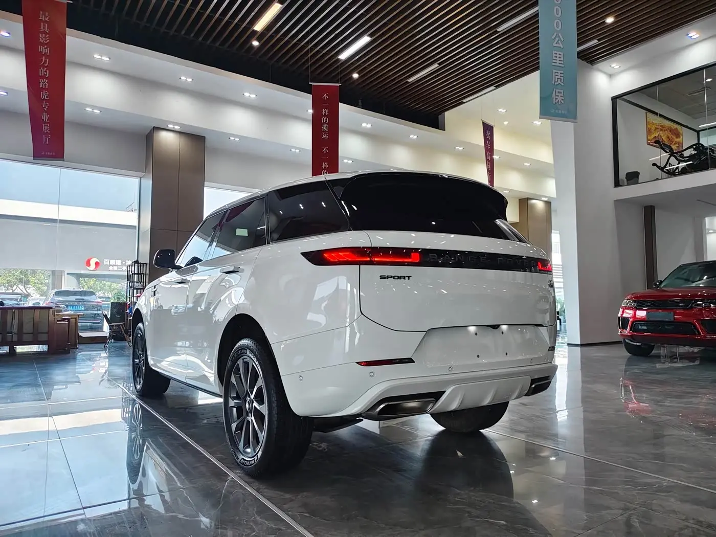 Land Rover Range Rover Sport 2023 — Photo 13/20