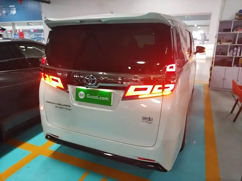 Toyota Vellfire 2022 — Photo 7/20