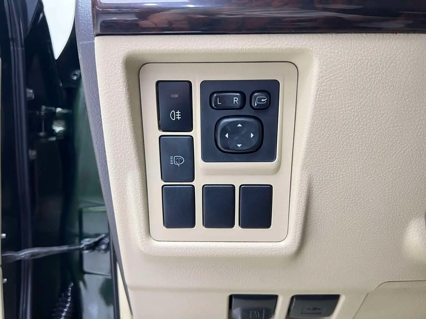 Toyota Prado 2015 — Photo 10/17