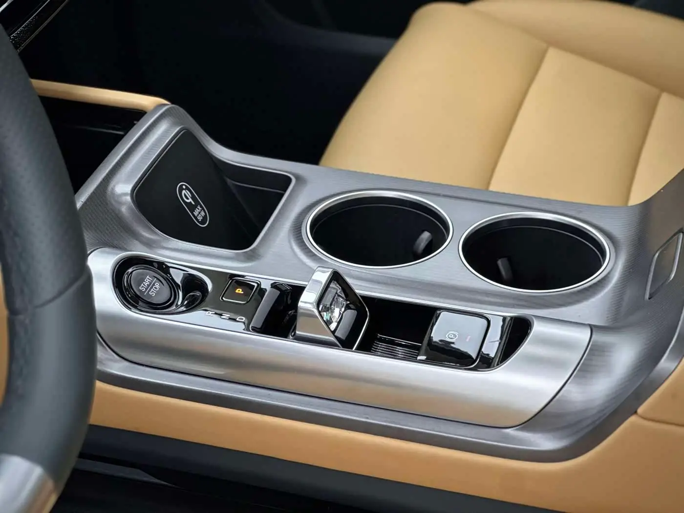 GAC Trumpchi Trumpchi E8 NEV 2024 — Фото 9/18