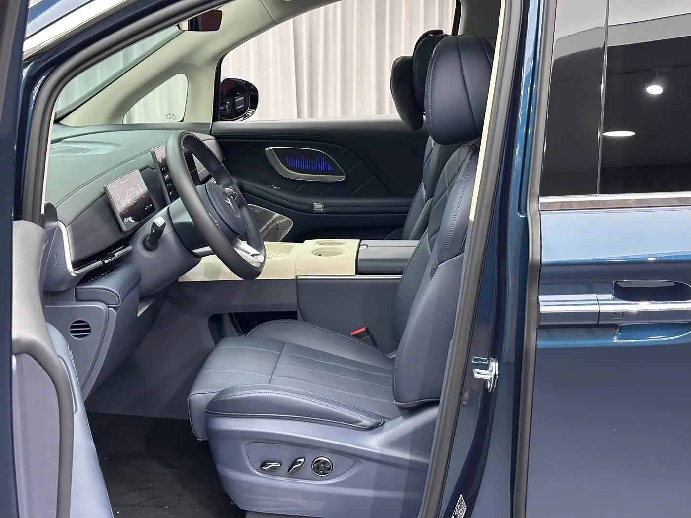 Voyah Auto Voyah Dreamer 2025 — Photo 9/20