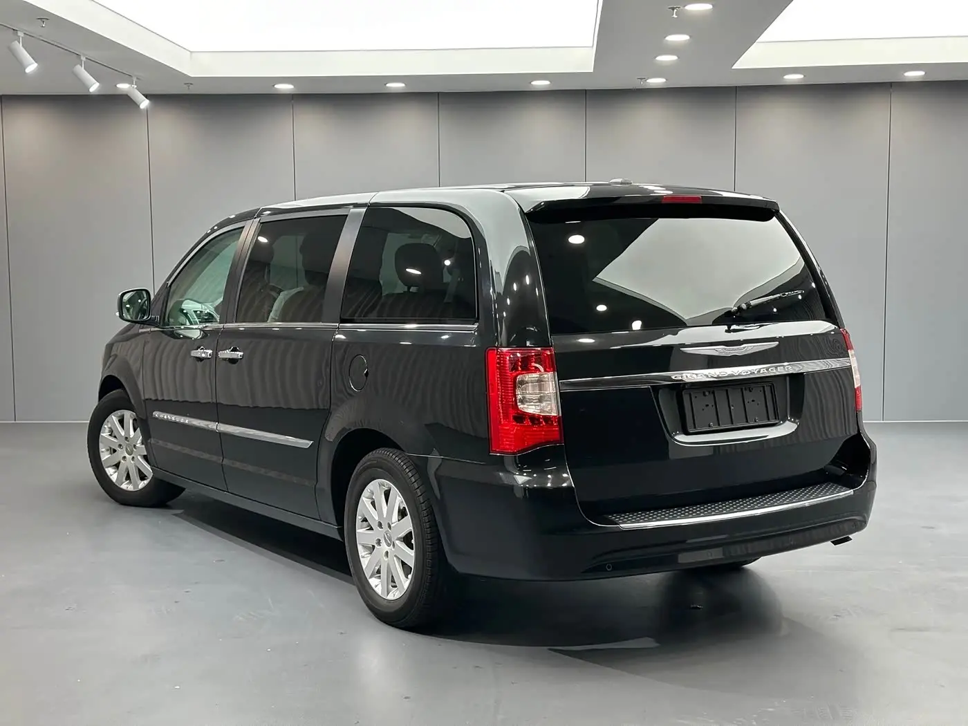 Chrysler Grand Voyager 2016 — Photo 6/20