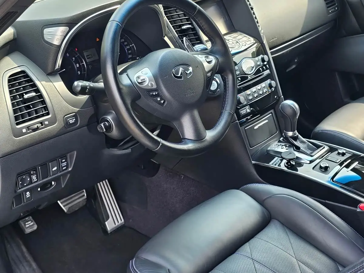 Infiniti QX70 2018 — Фото 4/13