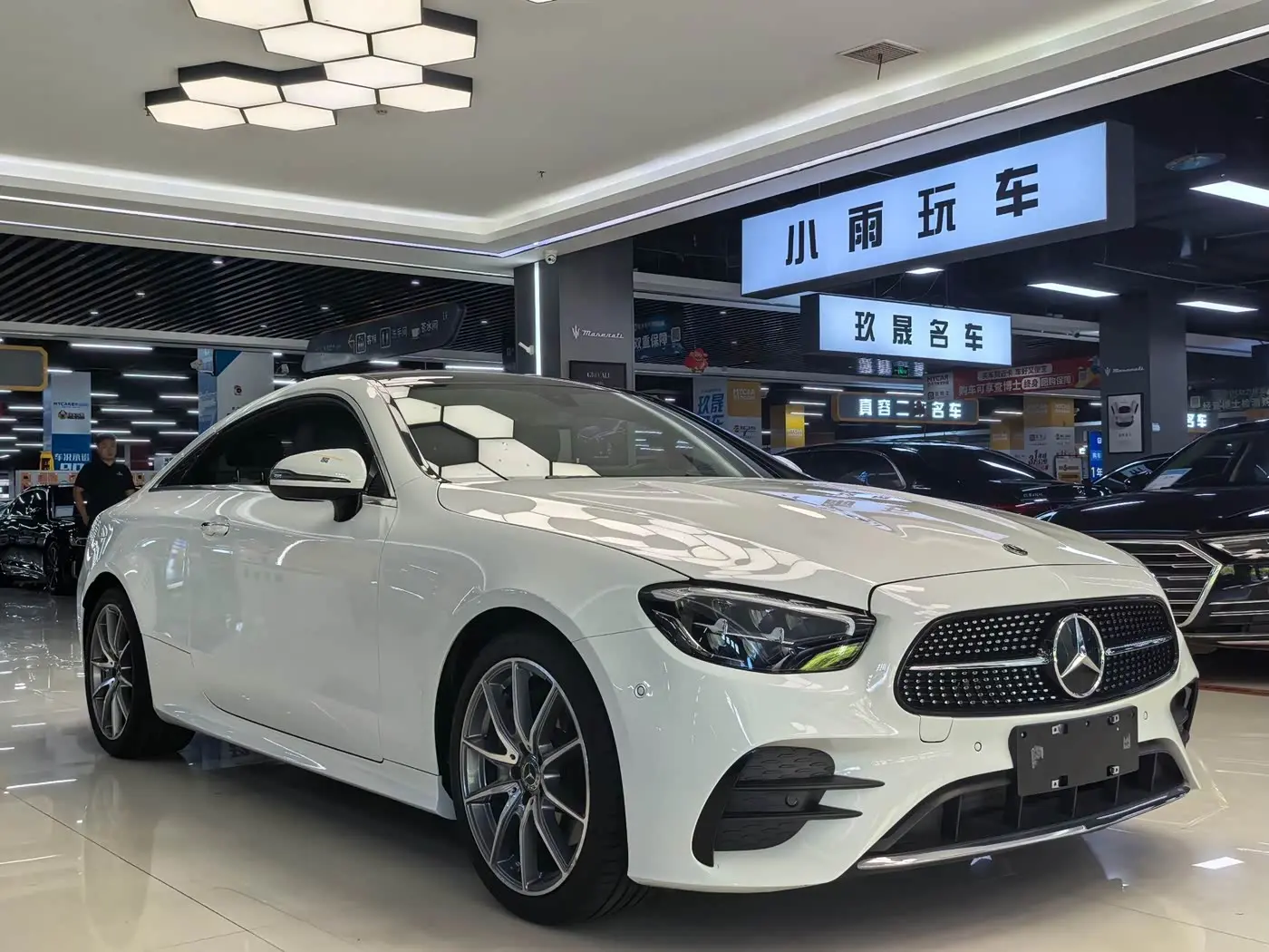 Mercedes-Benz E-Class 2023 — Photo 3/11