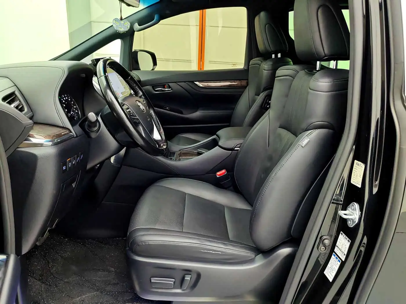 Toyota Vellfire 2021 — Photo 5/20