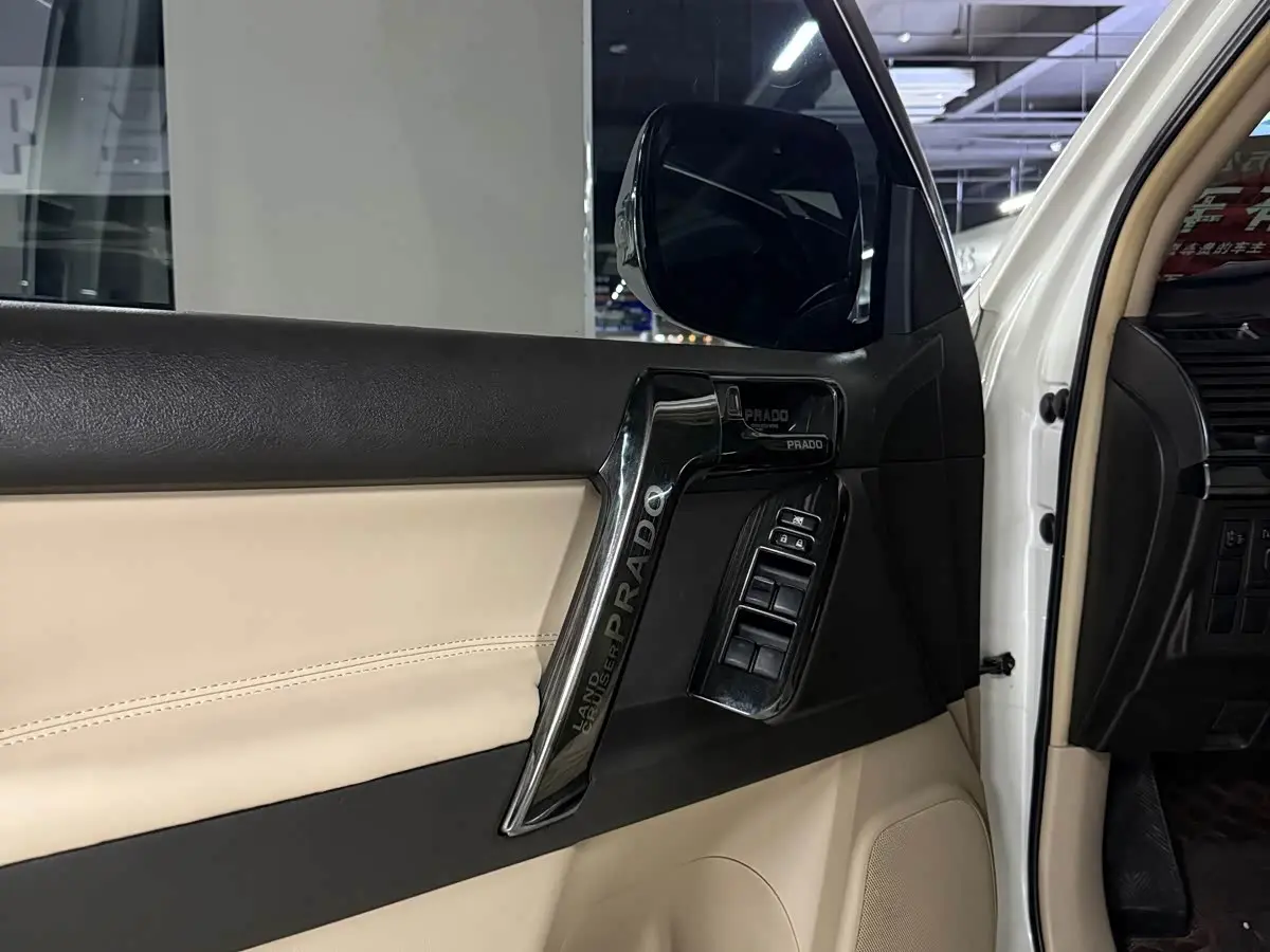 Toyota Prado 2011 — ფოტო 8/19