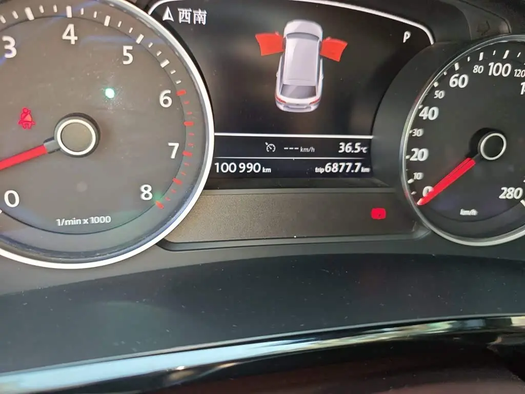 Volkswagen Touareg 2018 — ფოტო 13/20