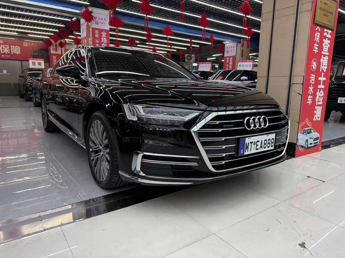 Audi A8 2019 — Фото 2/9