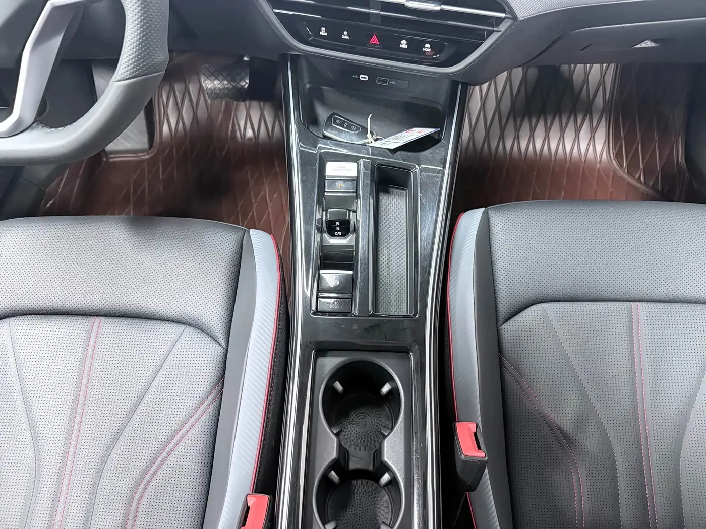 Volkswagen Lamando 2023 — Photo 13/20