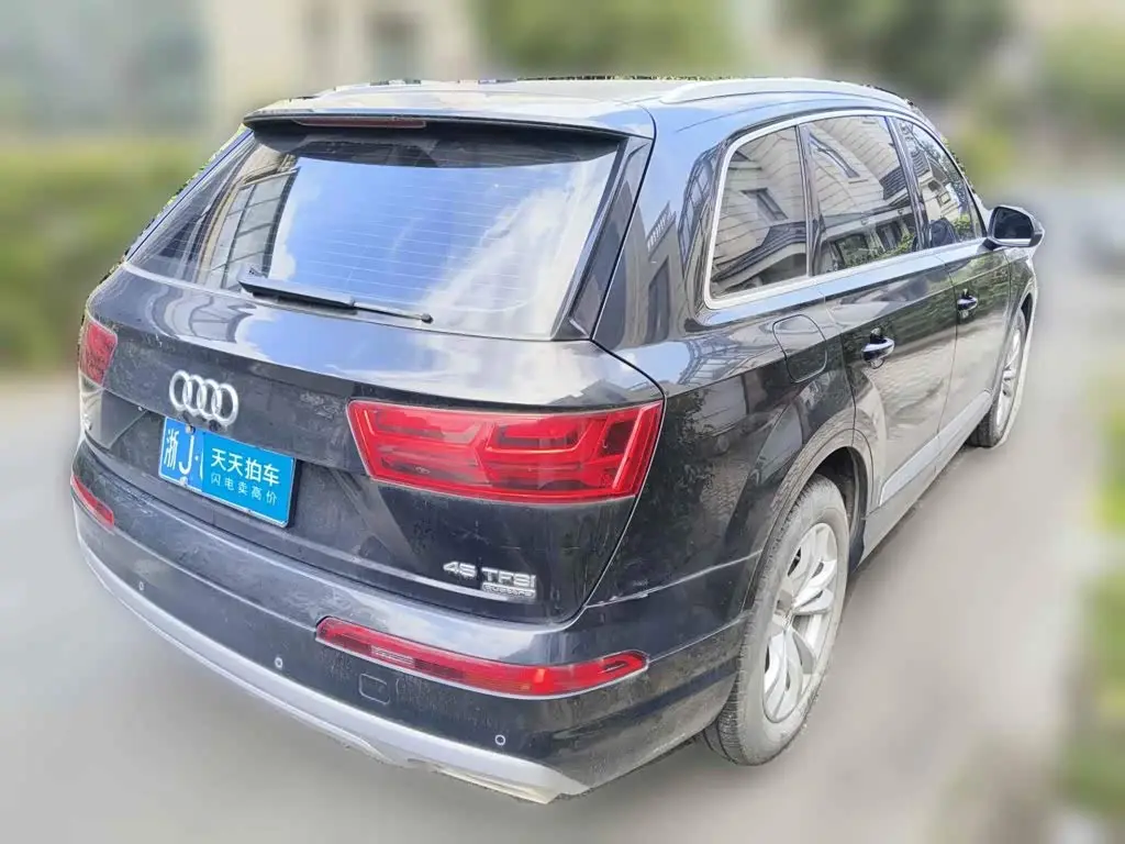 Audi Q7 2019 — Photo 5/15