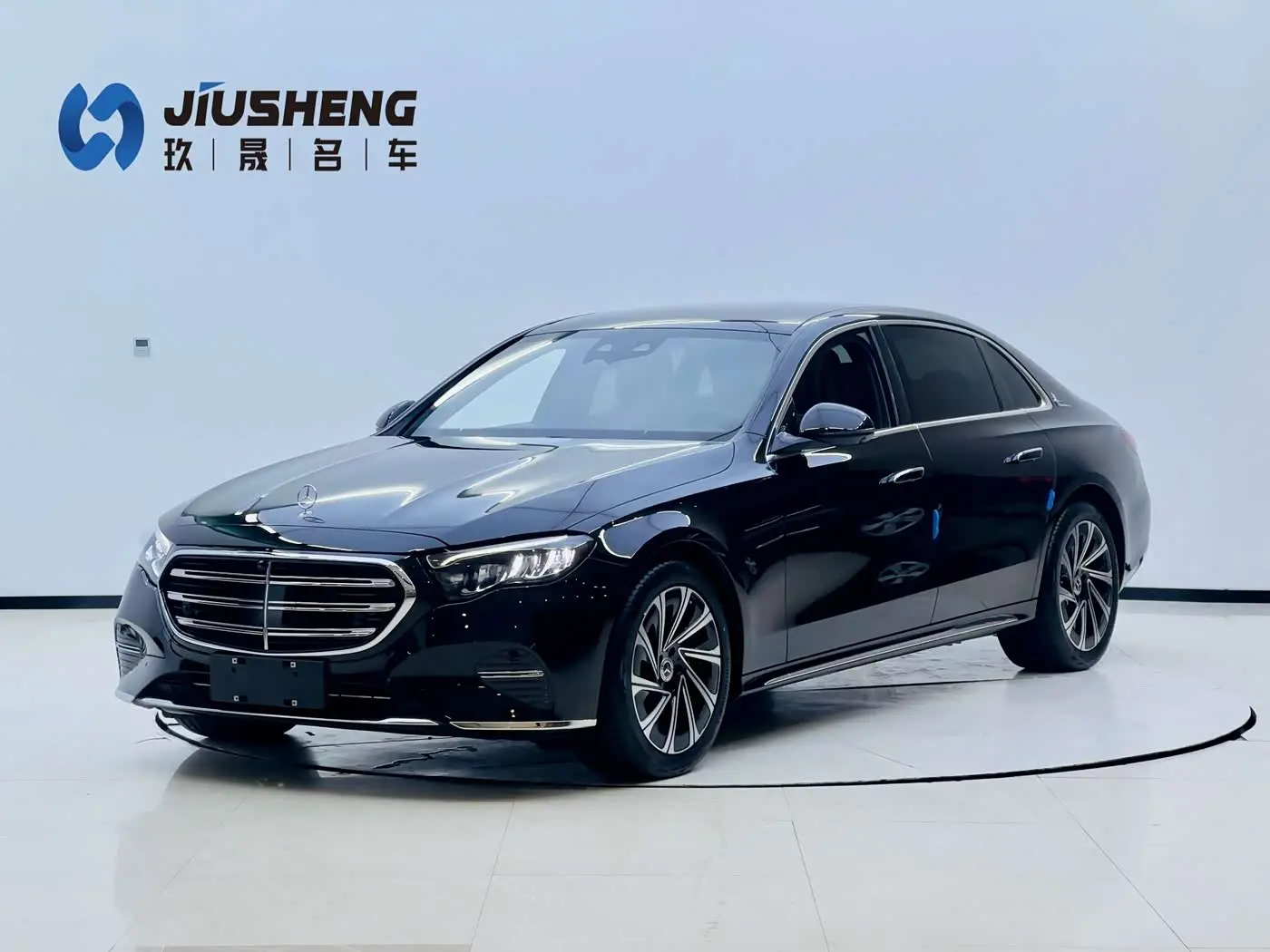 Mercedes-Benz E-Class 2025 — Фото 1/20