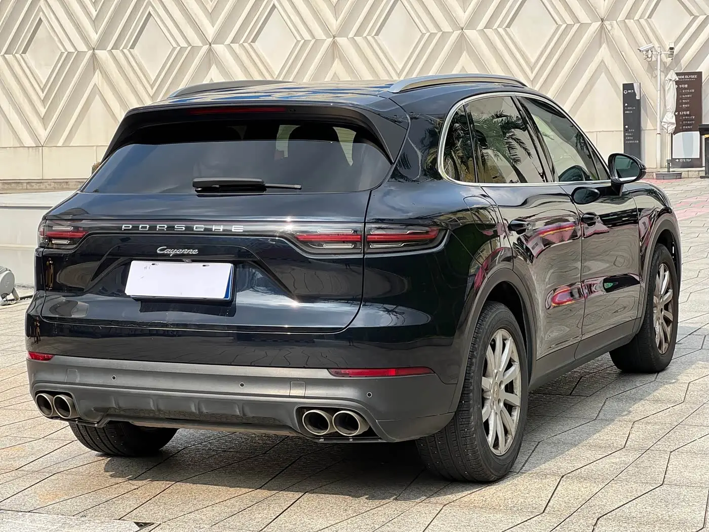 Porsche Cayenne 2018 — Photo 6/20