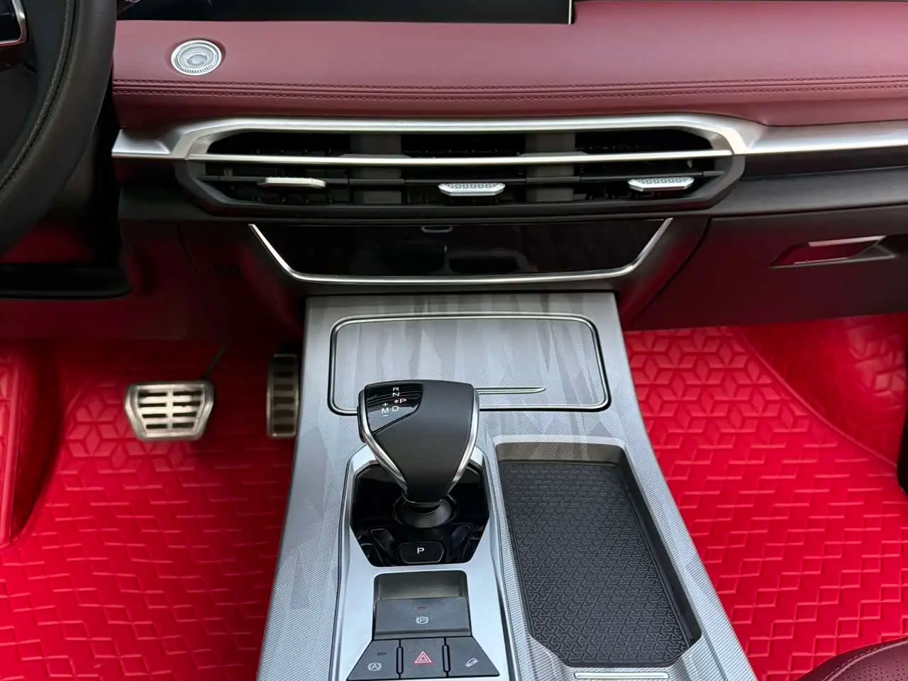 Jetour X70 PLUS 2023 — Photo 9/20