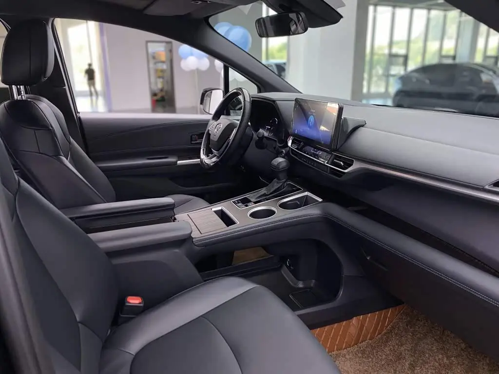 Toyota Granvia 2025 — Photo 19/20