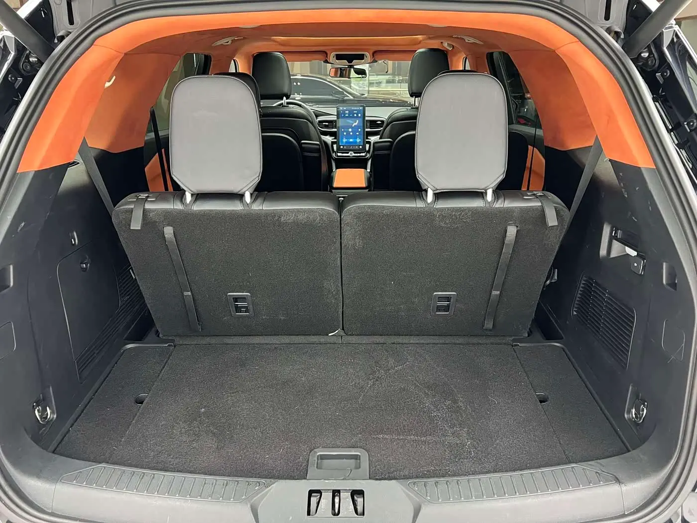 Ford Explorer 2021 — Şəkil 15/18