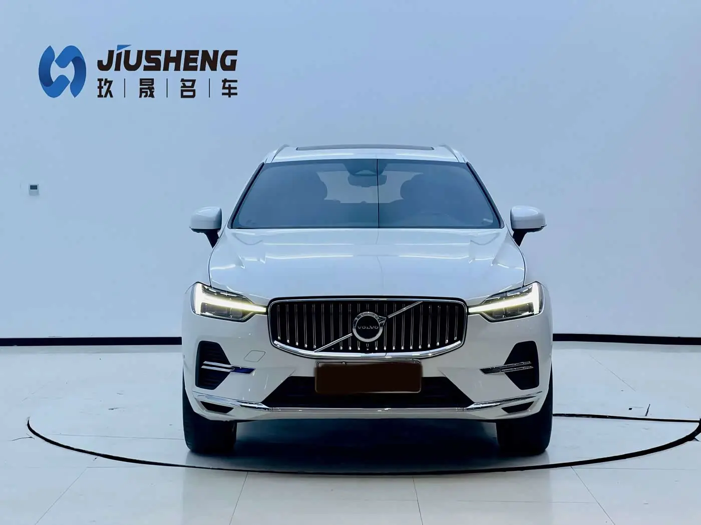 Volvo XC60 Plug-in Hybrid 2022 — Фото 2/20