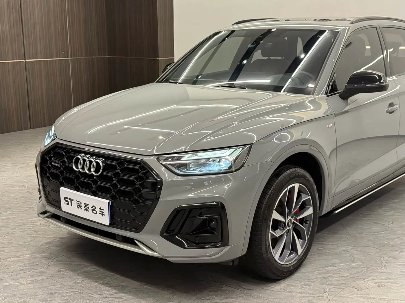 Audi Q5L 2025 — Фото 4/13