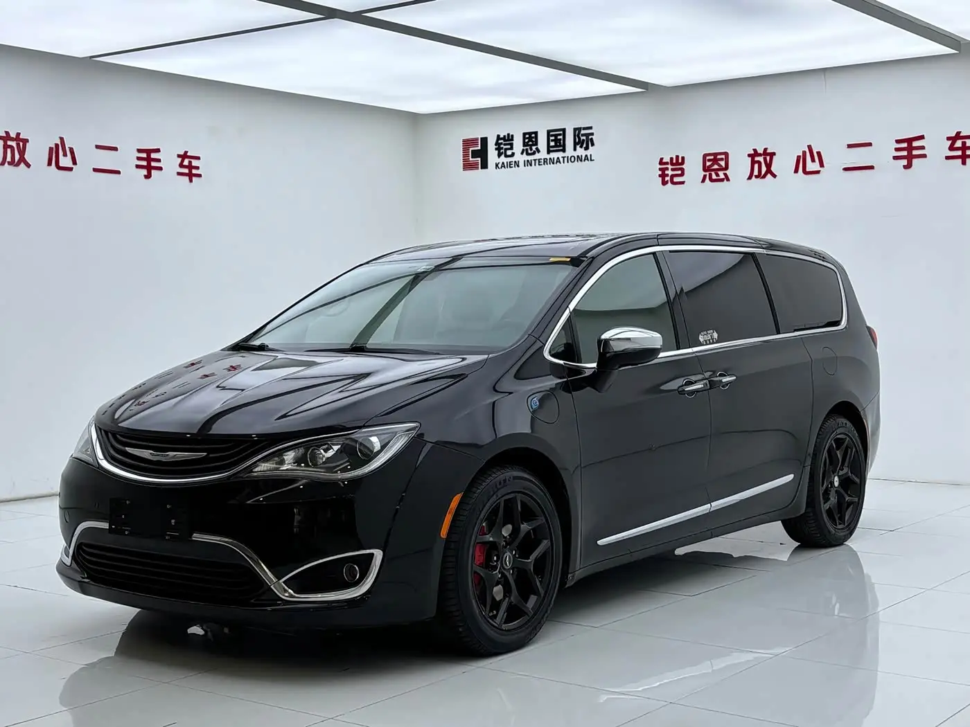 Chrysler Grand Caravan PHEV 2020 — Şəkil 1/18