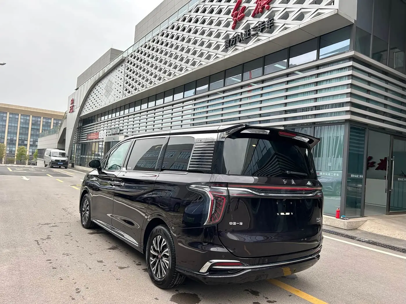 Hongqi HQ9 PHEV 2024 — Photo 13/15