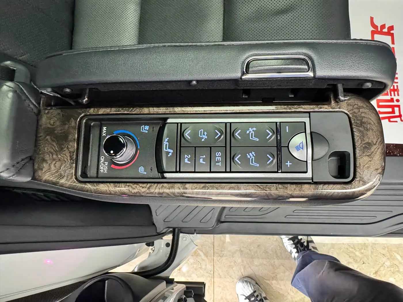 Toyota Alphard 2019 — Photo 19/20