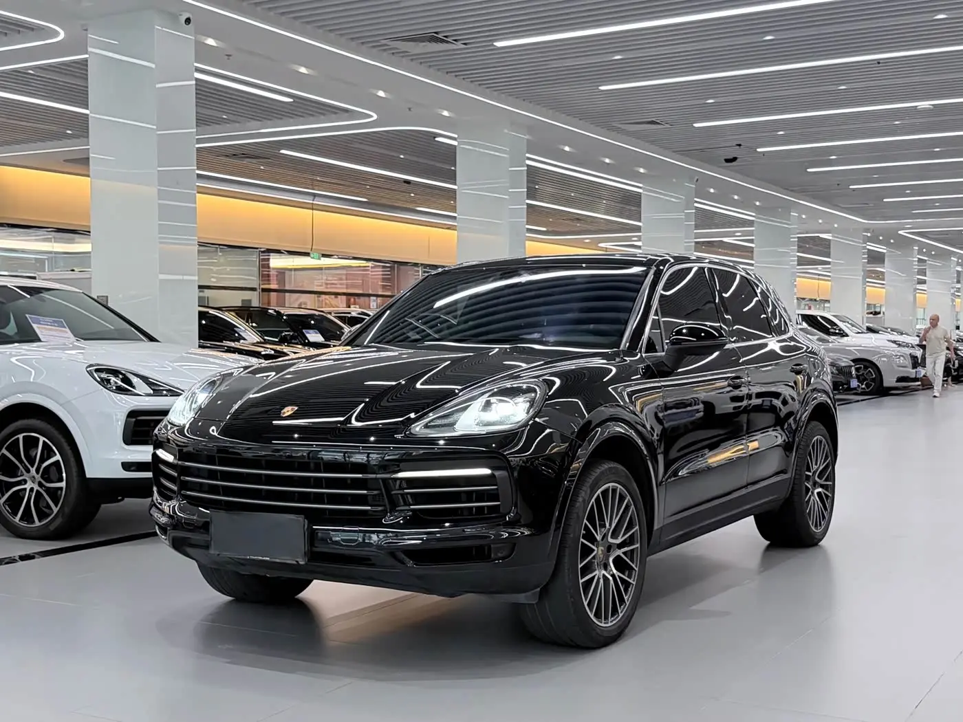 Porsche Cayenne 2020 — Фото 1/17