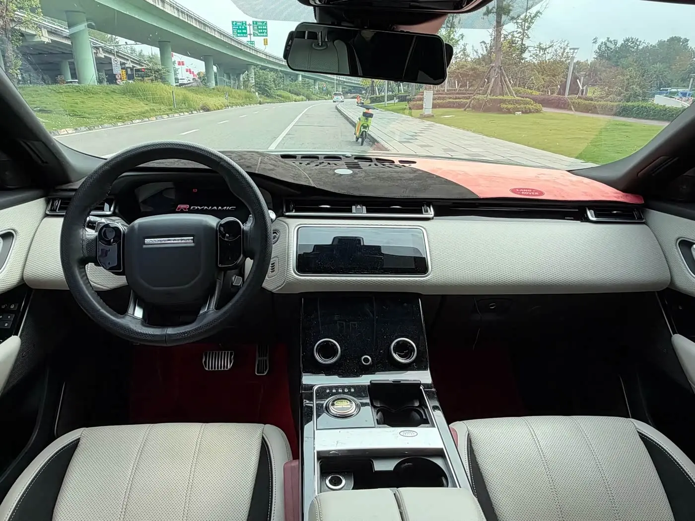 Land Rover Range Rover Velar 2018 — Photo 13/13