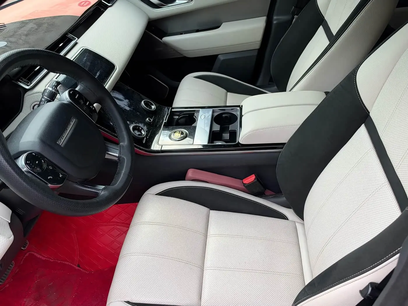 Land Rover Range Rover Velar 2018 — Photo 11/13