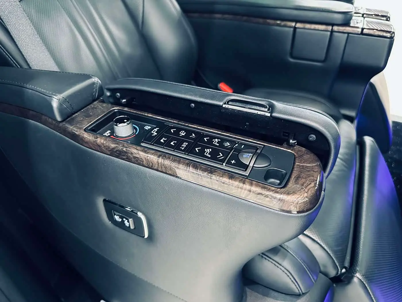 Toyota Vellfire 2022 — Фото 11/20