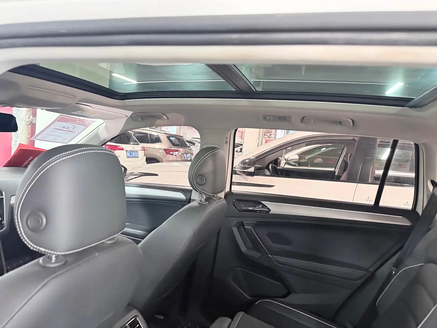 Volkswagen Tiguan L 2017 — Photo 12/20