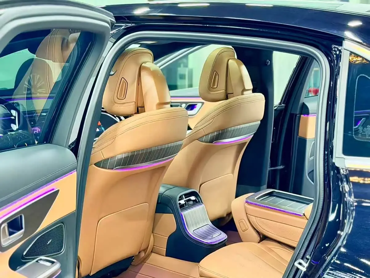 Mercedes-Benz E-Class 2024 — Photo 5/9