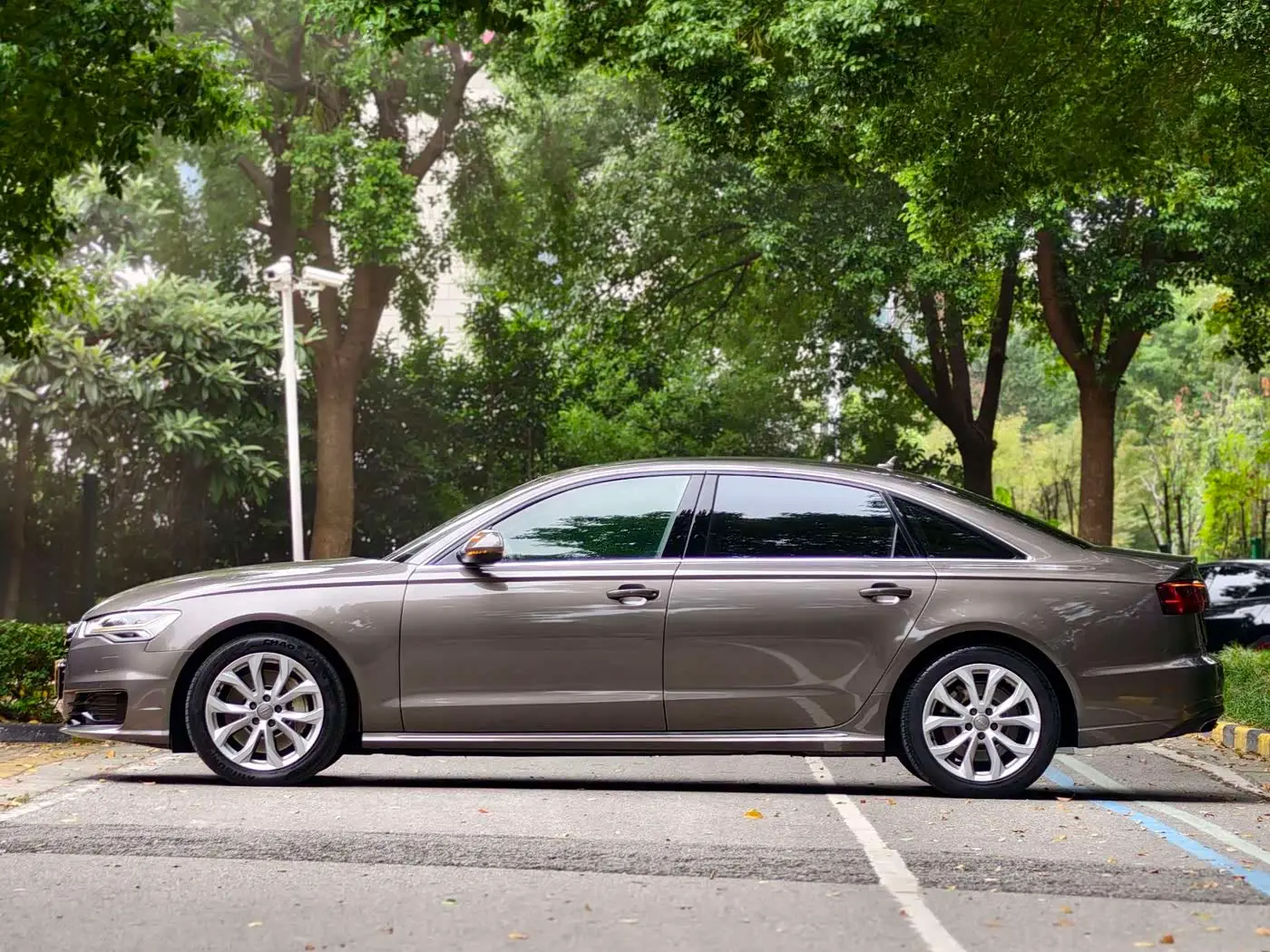 Audi A6L 2016 — Photo 2/13