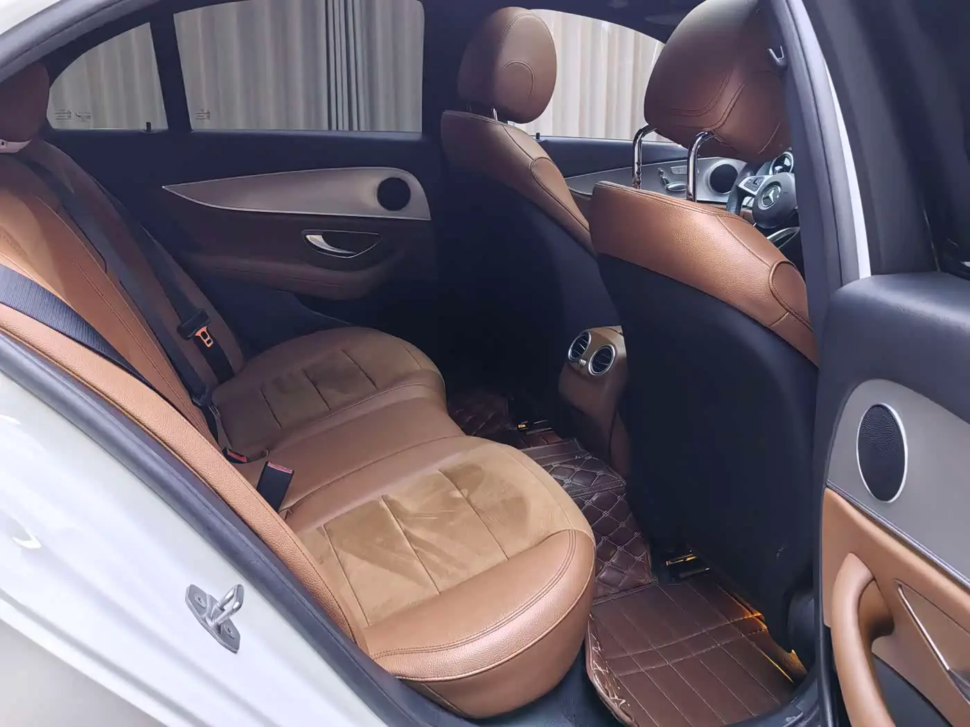Mercedes-Benz E-Class 2017 — Фото 16/20