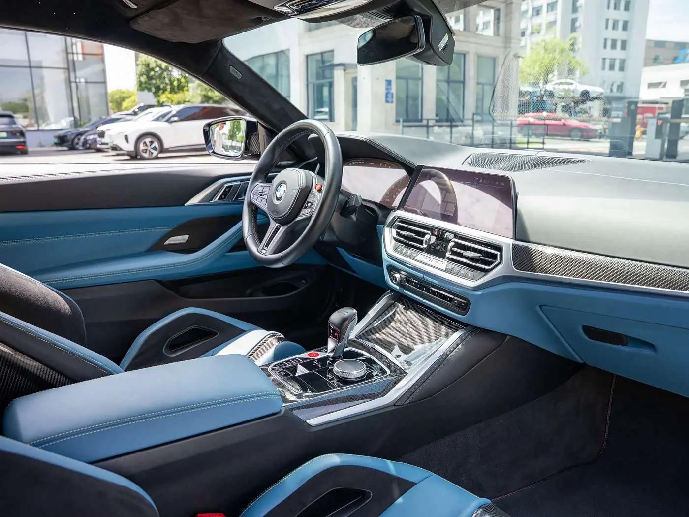 BMW M4 2023 — Фото 16/18
