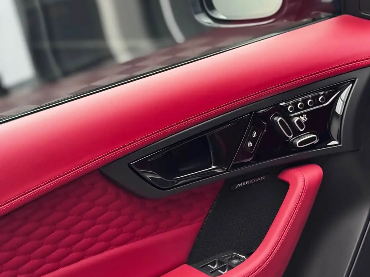Jaguar F-TYPE 2024 — Photo 13/20