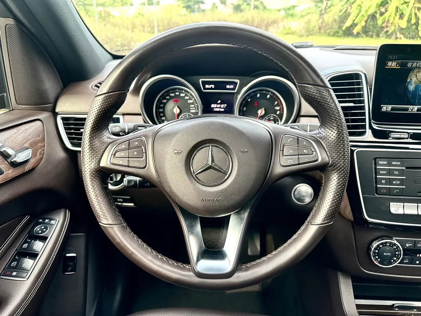 Mercedes-Benz GLE 2016 — Фото 8/16
