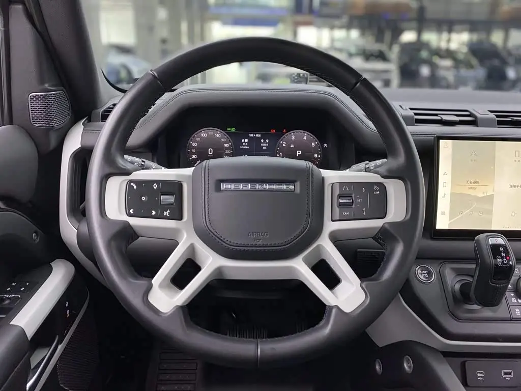Land Rover Defender 2023 — Photo 16/20