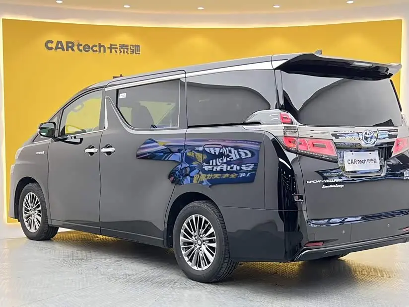 Toyota Vellfire 2022 — Photo 6/20