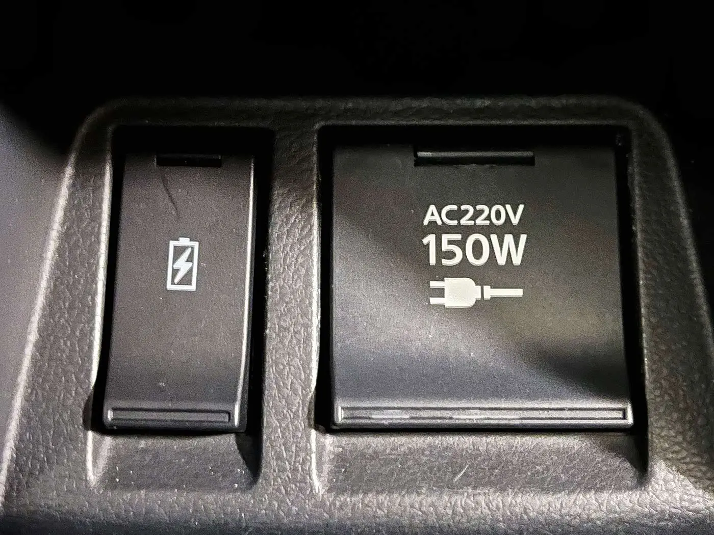 Mitsubishi Pajero Sport 2022 — Photo 14/20