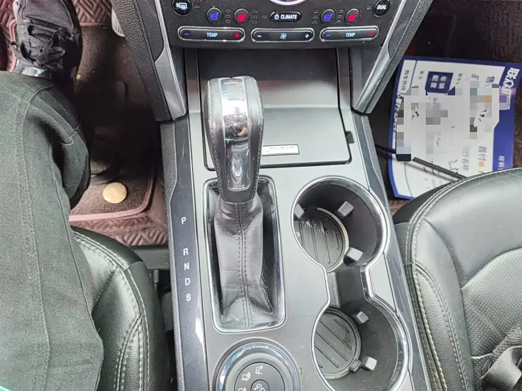 Ford Explorer 2018 — ფოტო 7/20
