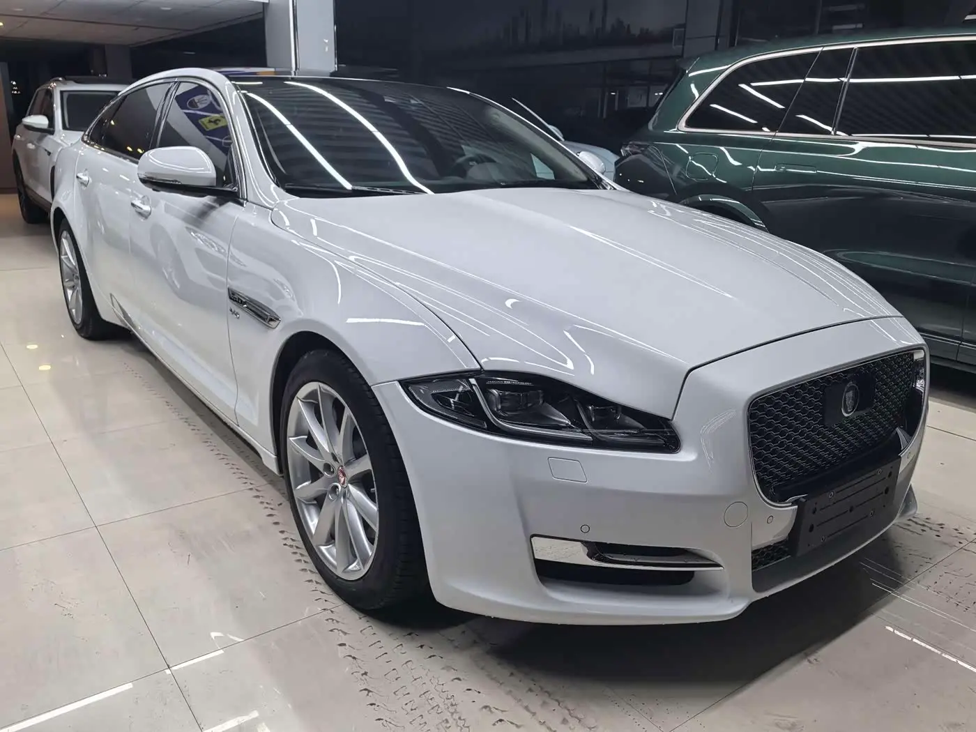 Jaguar XJ 2018 — Photo 2/9