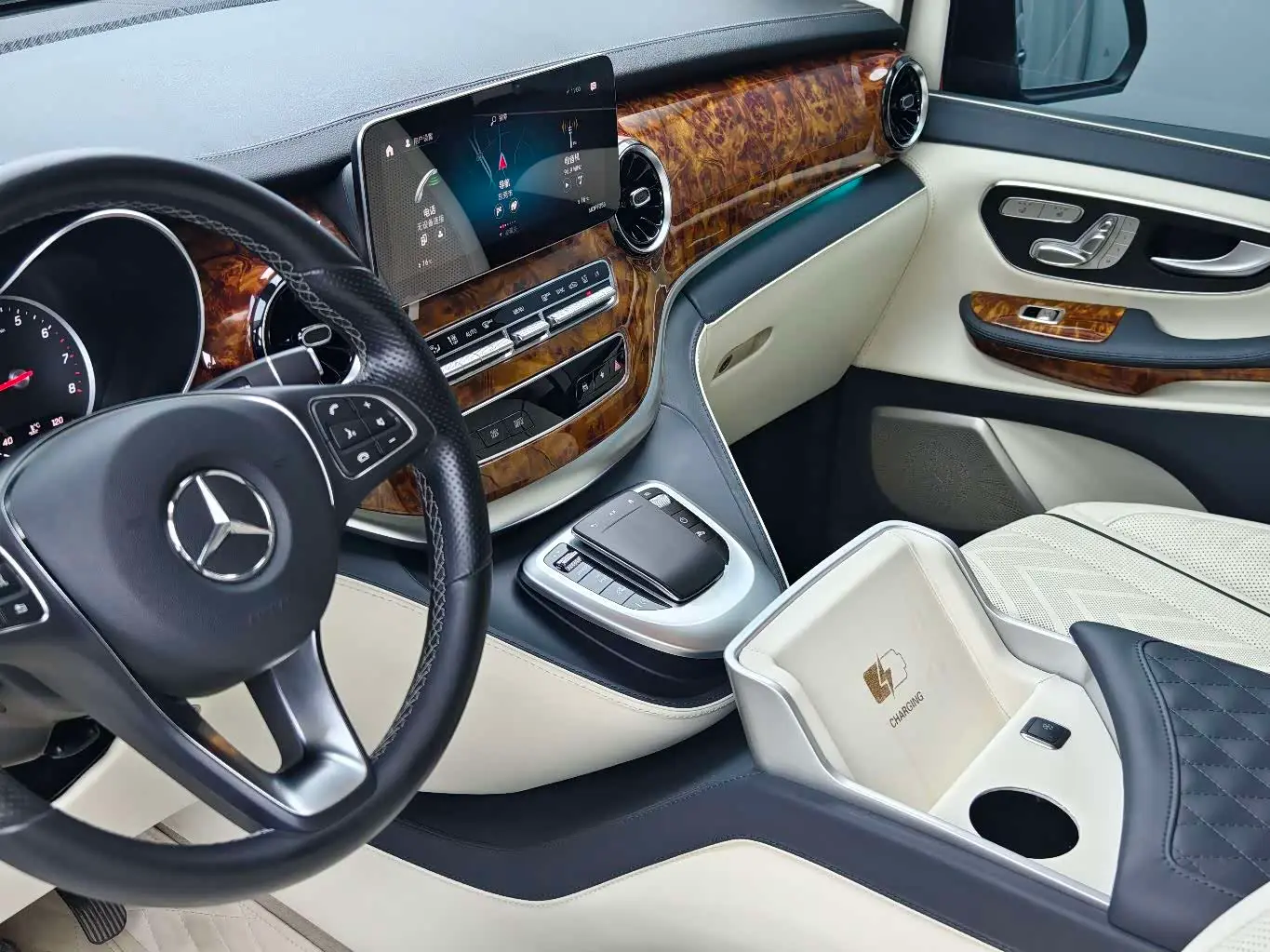 Mercedes-Benz V-Class 2024 — Фото 11/20