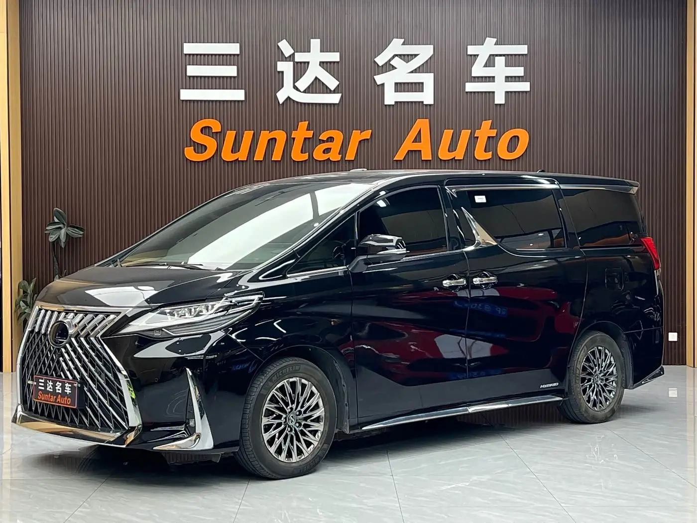 Lexus LM 2020 — Фото 1/20