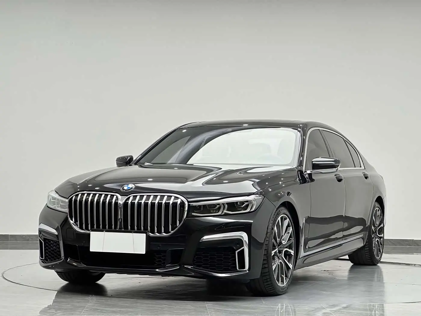 BMW 7 Series 2020 — Фото 1/20