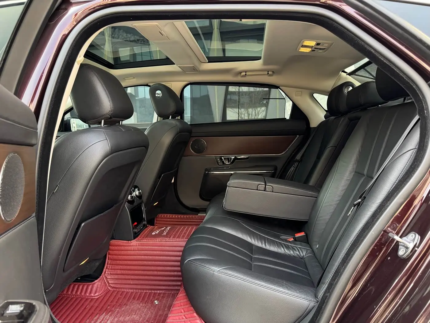Jaguar XJ 2018 — Photo 14/20