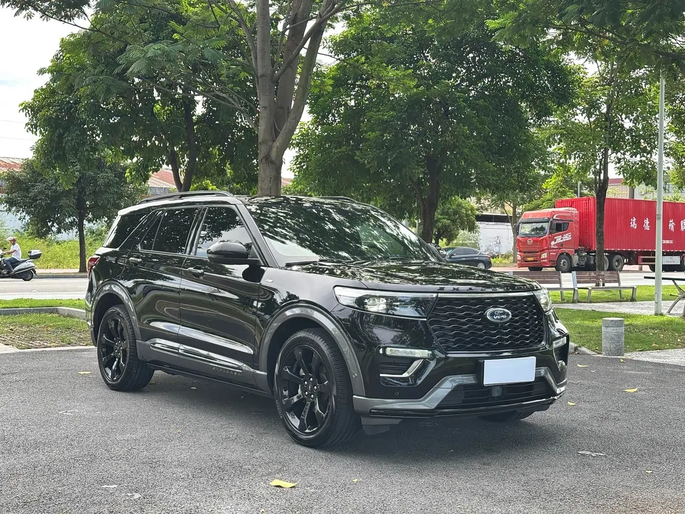 Ford Explorer 2021 — Photo 3/20