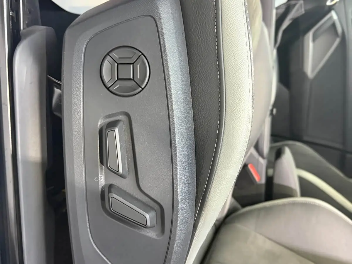 Audi Q3 2023 — Şəkil 10/17