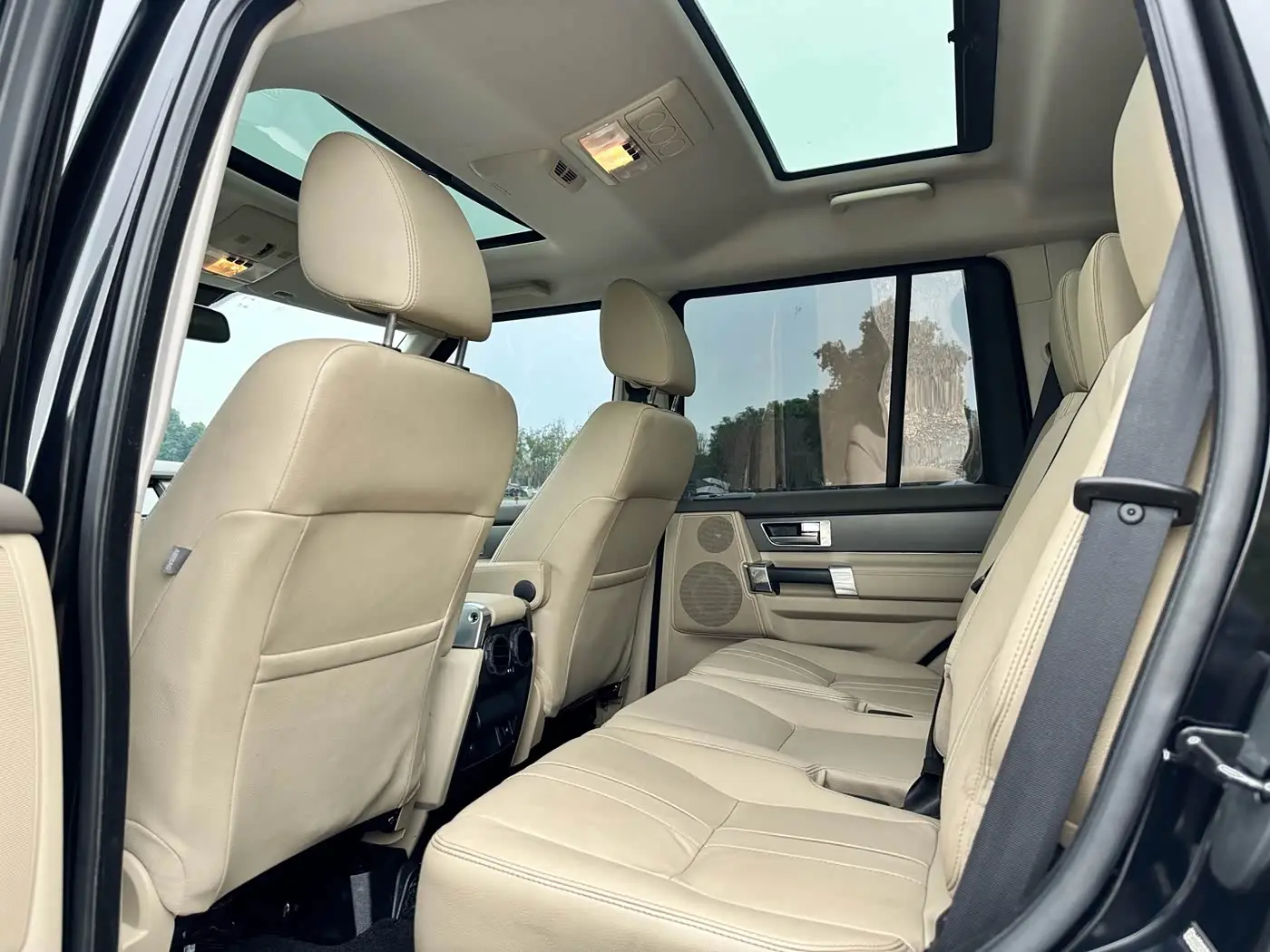 Land Rover Discovery 2019 — Фото 12/20