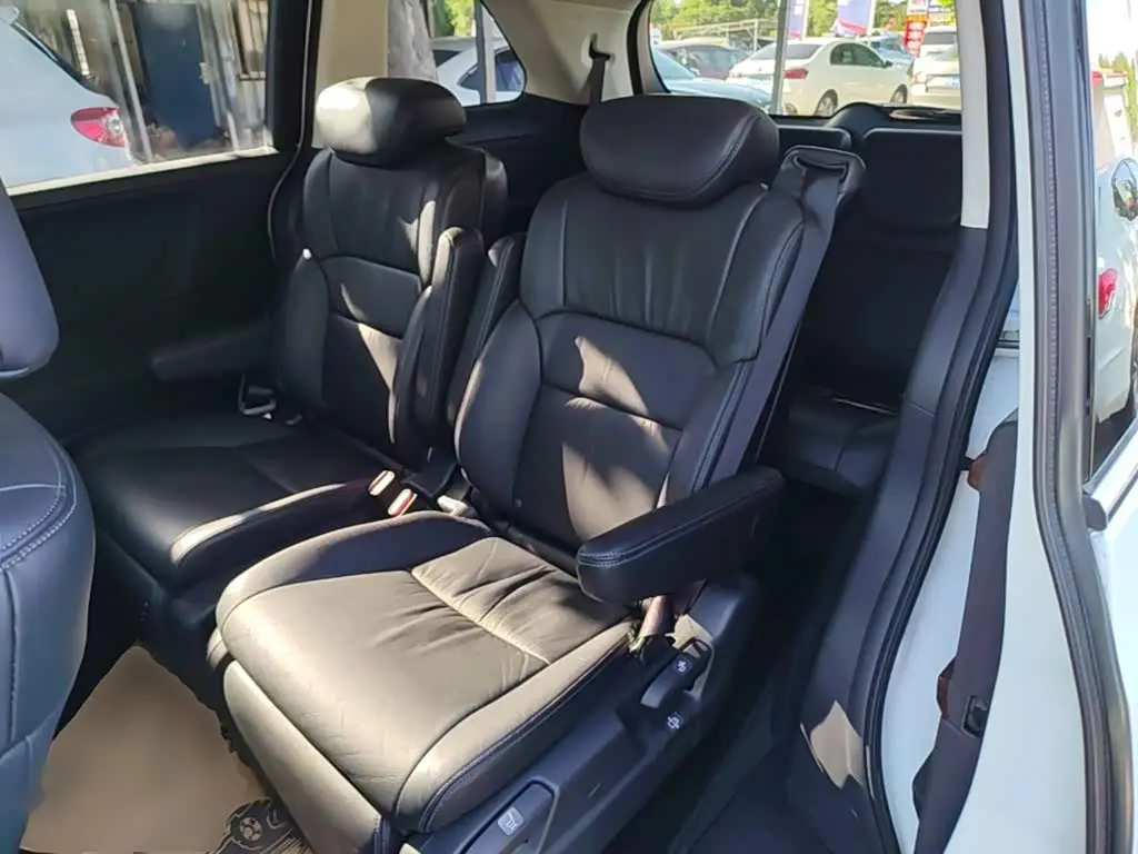 Honda Odyssey 2016 — ფოტო 17/20